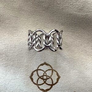 Kendra Scott Fallyn Ring - Size 6 - excellent condition